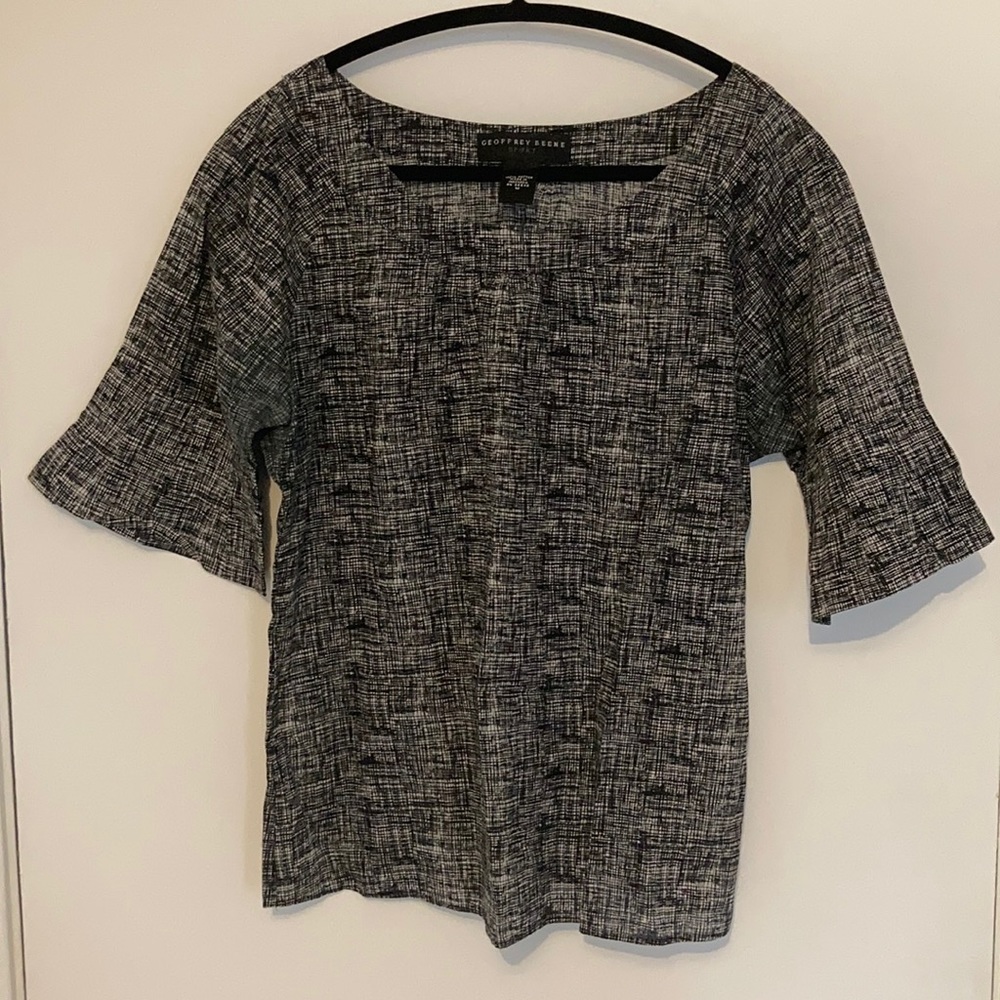 Lightweight 100% cotton. Good for work outfit.